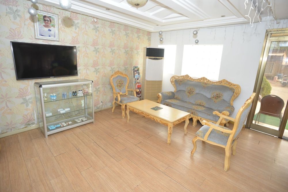 Jess Hotel 3