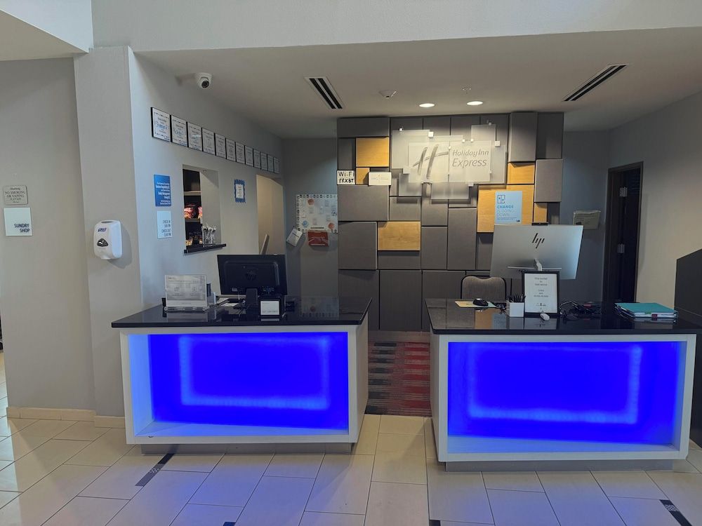 Holiday Inn Express & Suites Bonham by IHG 2