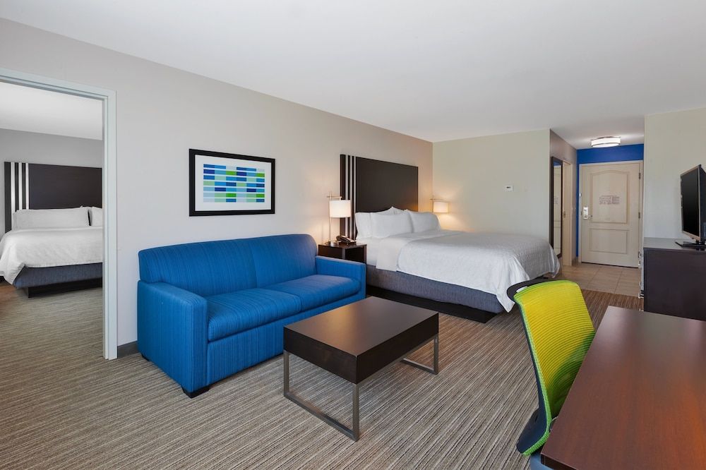 Holiday Inn Express & Suites Effingham by IHG 3