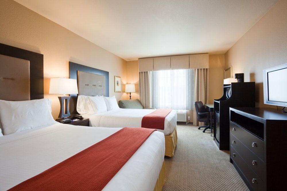Holiday Inn Express & Suites Cumberland - La Vale by IHG 2