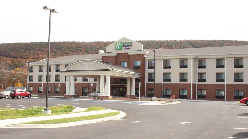 Holiday Inn Express & Suites Cumberland - La Vale by IHG 2 estrelas em La Vale
