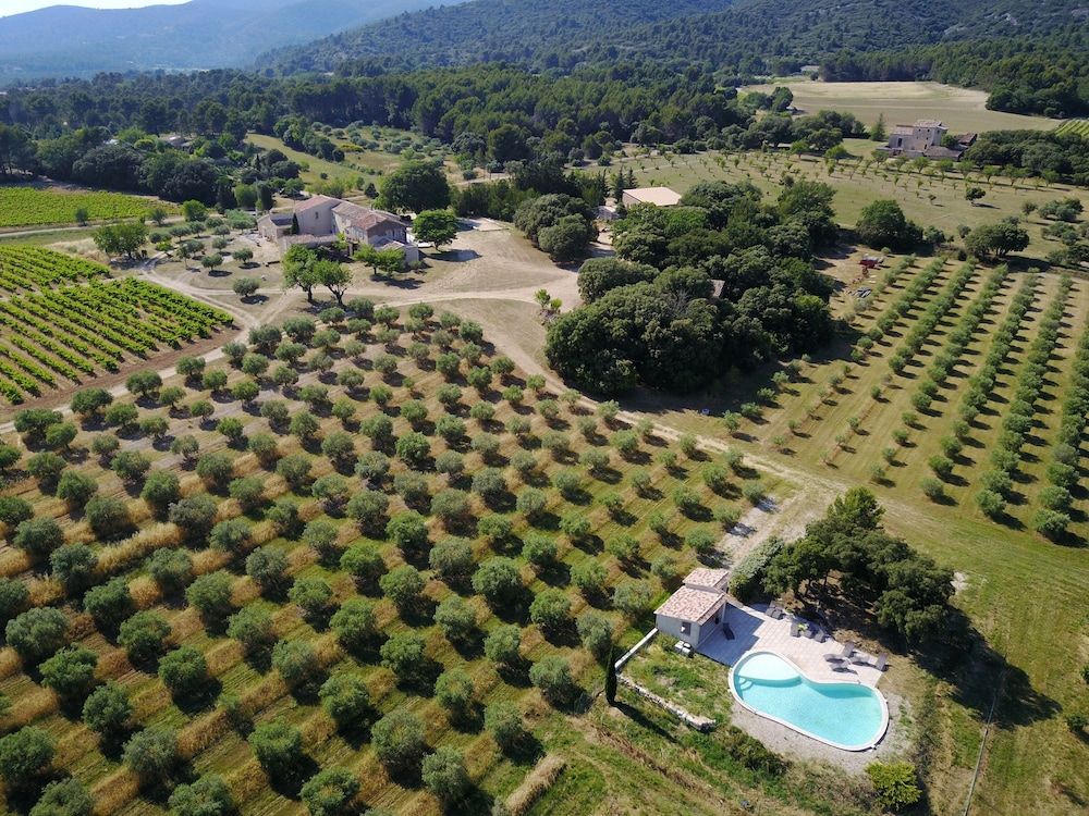 La Rivayne -1 estrelas em Lourmarin