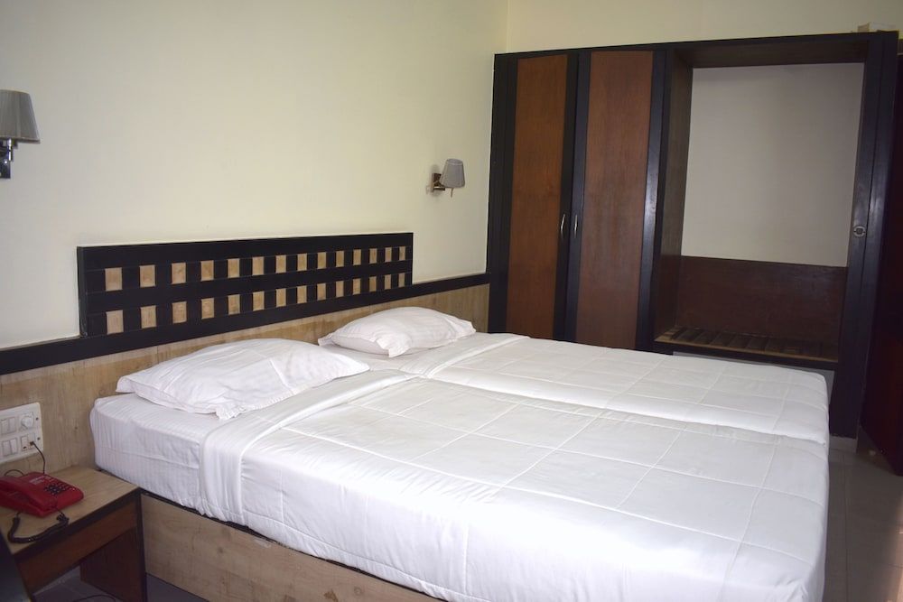 Metropolis Hotel 3