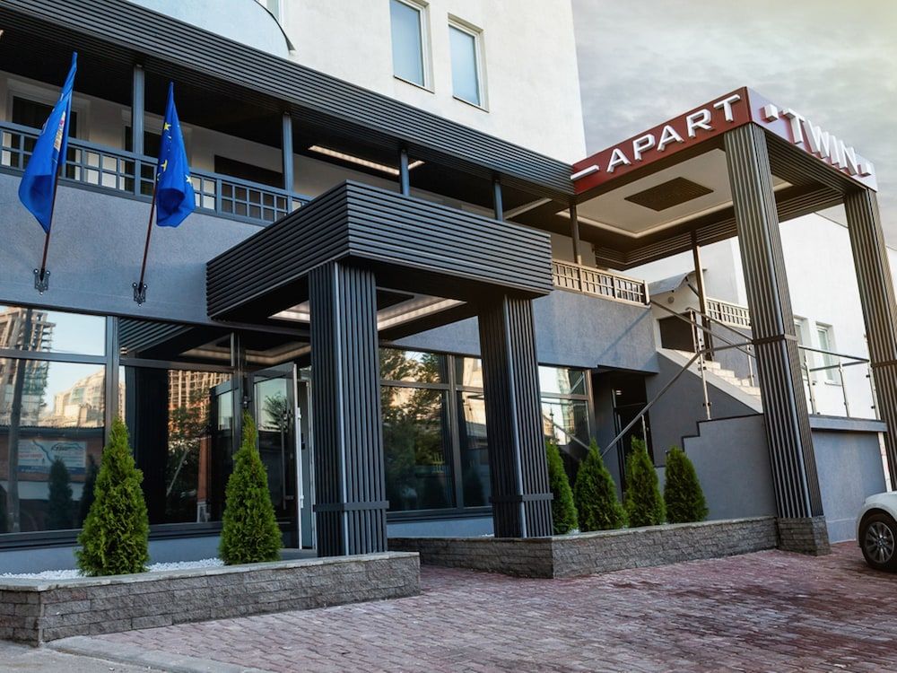 Twin Apart Hotel 1