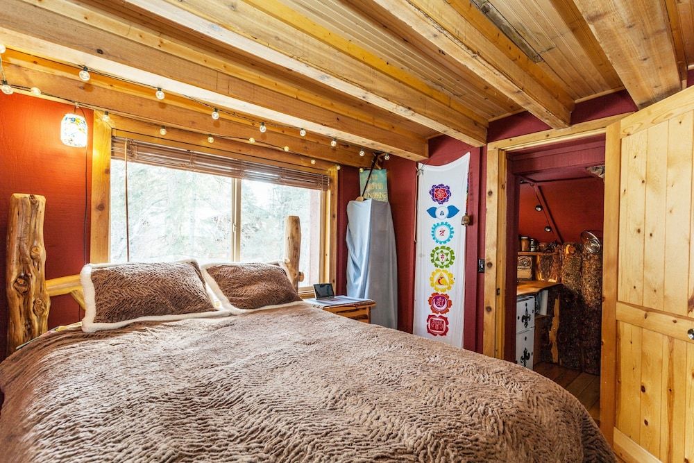 Treehouse by the Stream 3