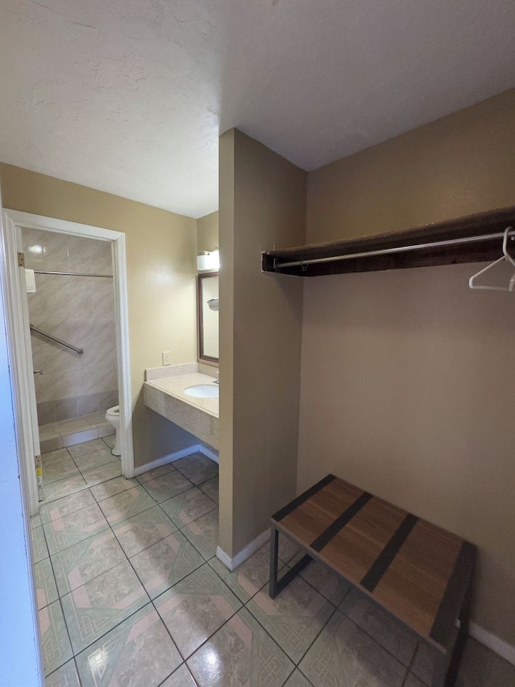 Economy Inn 2
