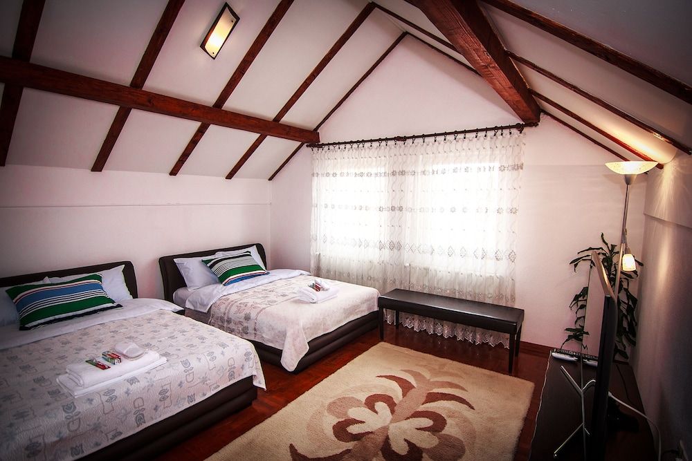 Apartment Red House 3