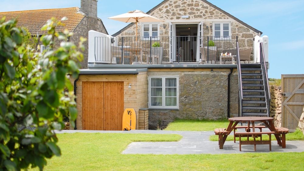 The Saddle and Stable Rooms 2