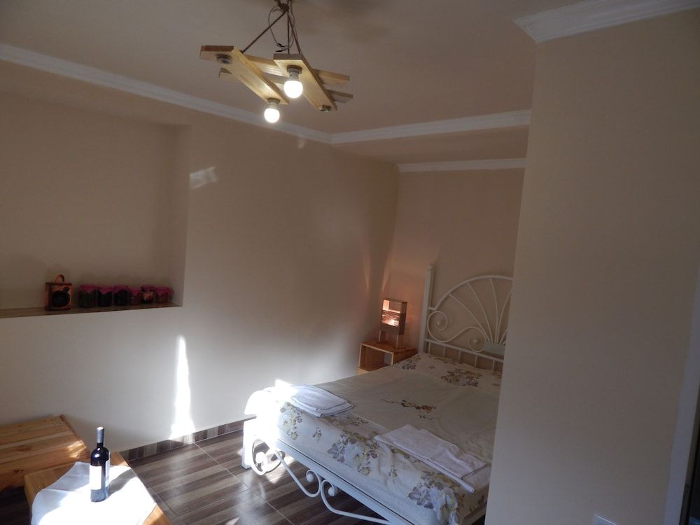 Arami Guesthouse 2