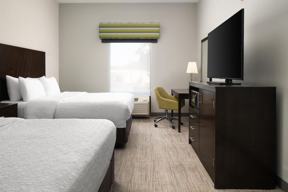 Hampton Inn Fairmont 3