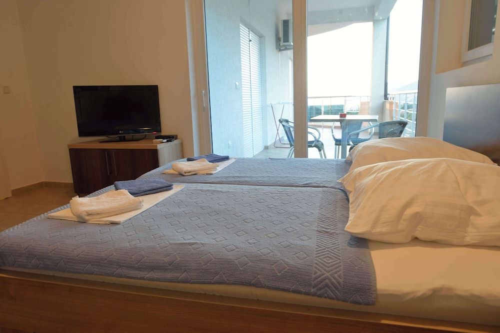 Belvedere Apartments with Seaview 3