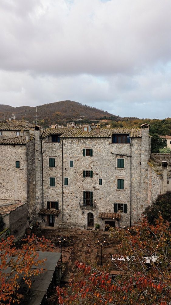 Historic Farmhouse Casa del Chiodo -1 estrellas en Torniella