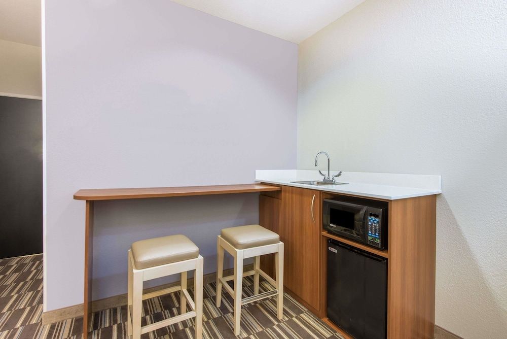 Microtel Inn & Suites By Wyndham Cadiz 3