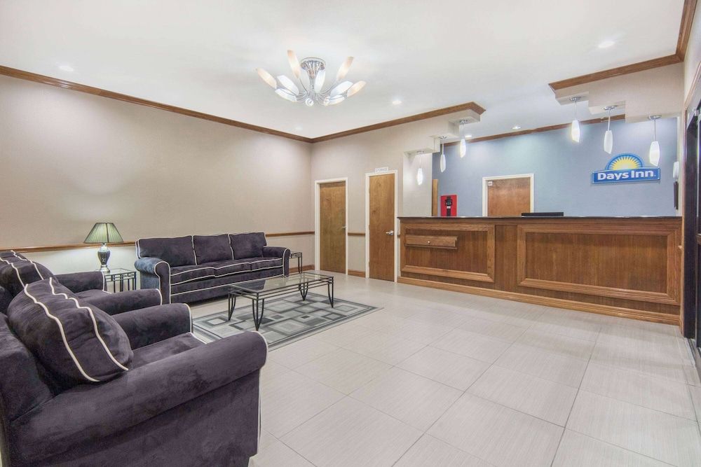 Days Inn by Wyndham Baytown East 3