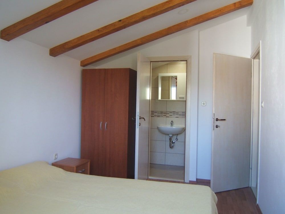 Apartments Emil -1 estrellas en Murter