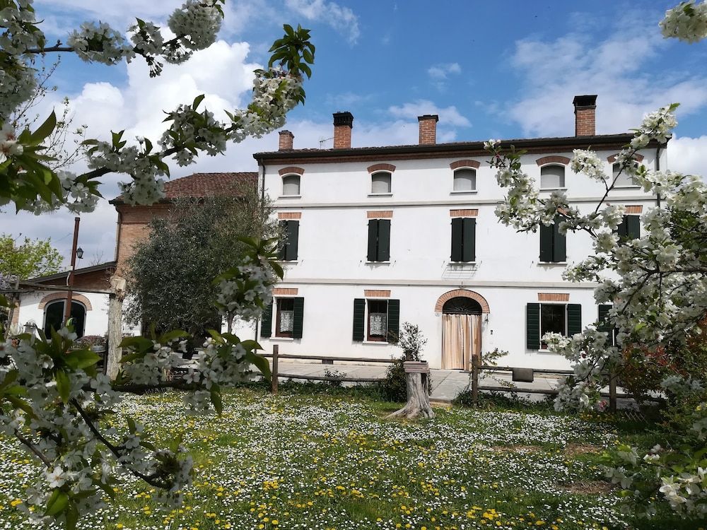 Agriturismo Loghino Sabbioni -1 estrellas en Suzzara
