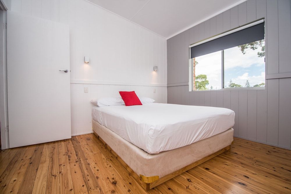 Lakeside Cabins & Holiday Village 3