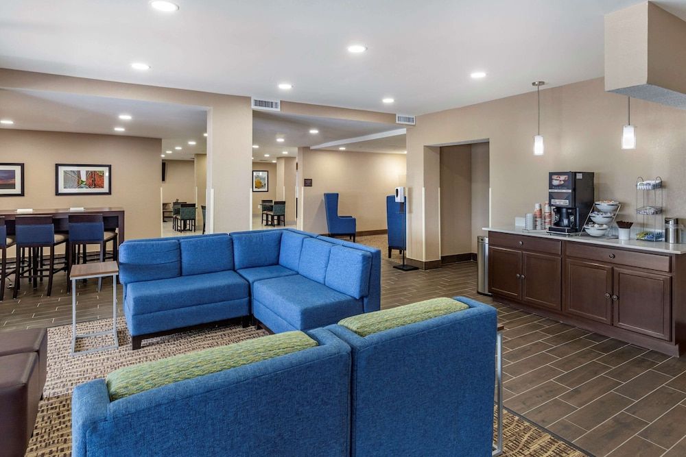 Comfort Inn & Suites Spring Lake - Fayetteville near Fort Bragg 3