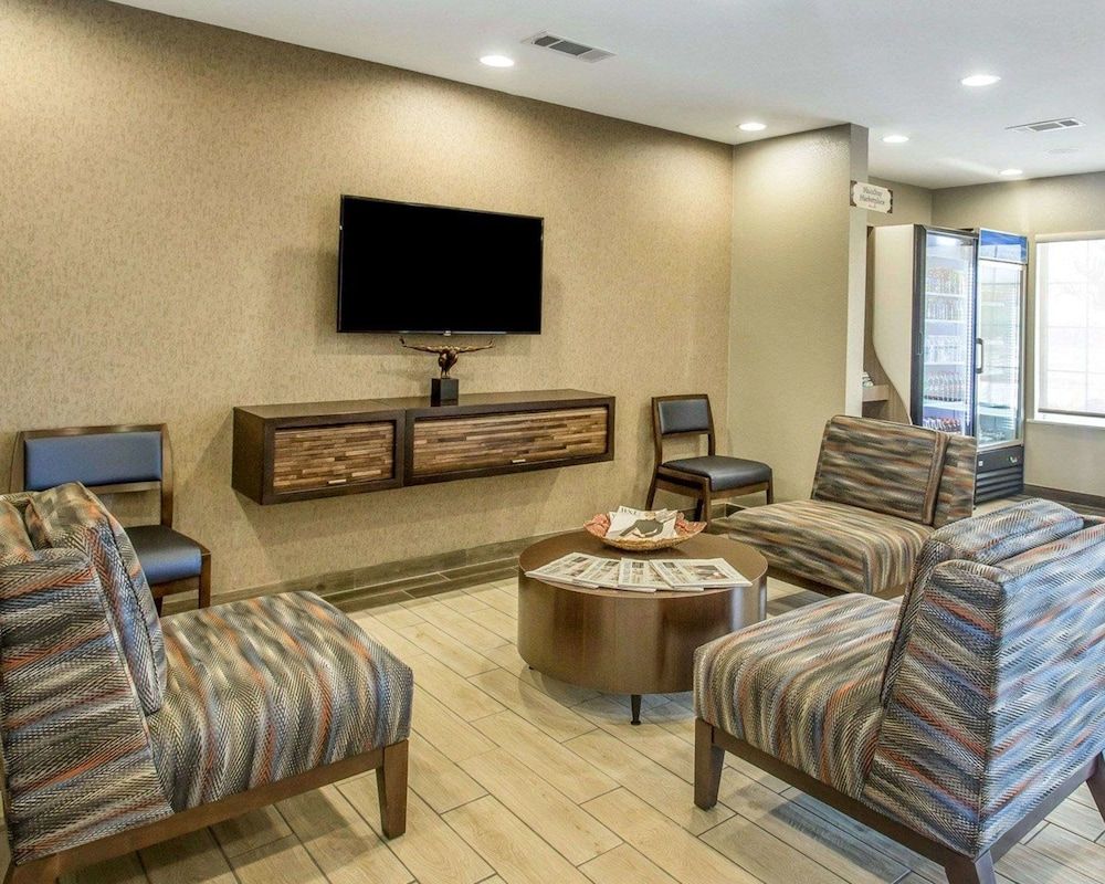 MainStay Suites Midland 3