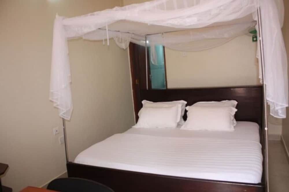 Sandton Hotel Kasese 3
