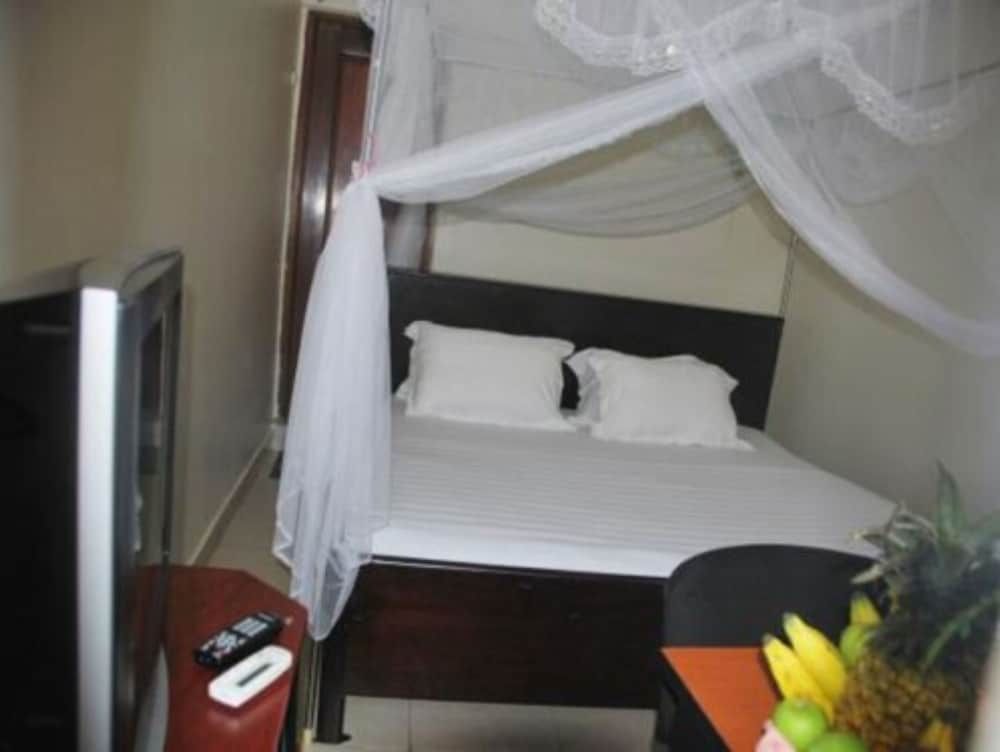Sandton Hotel Kasese 2