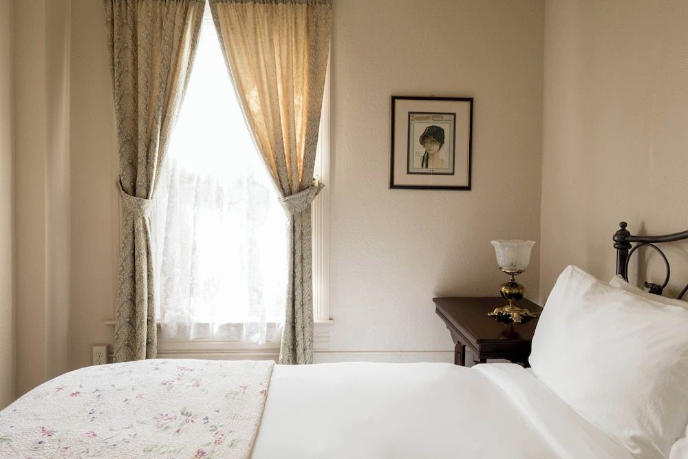 The Bishop Hotel 3