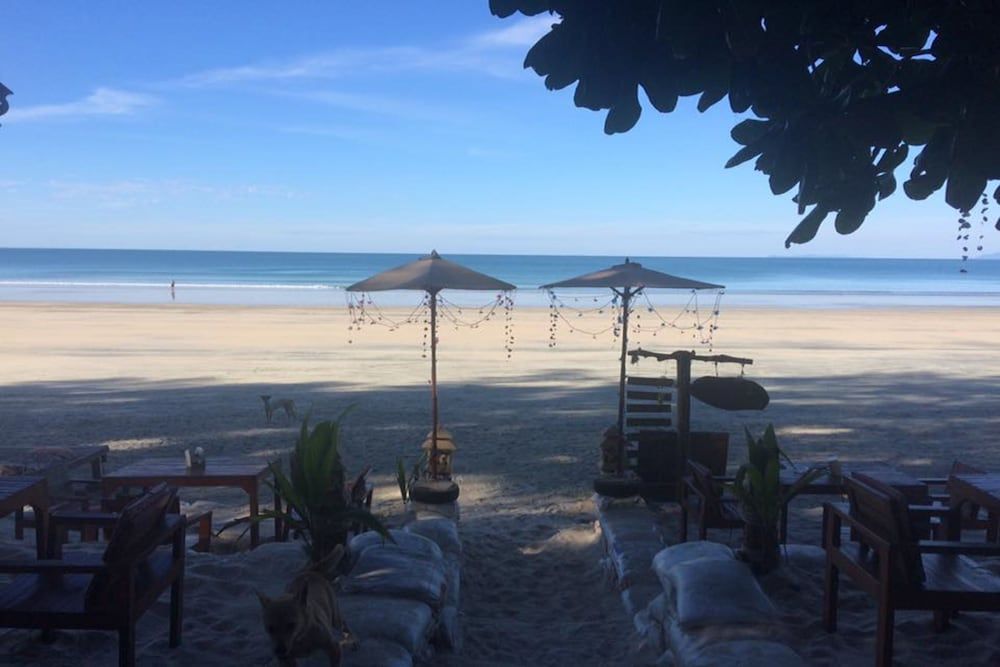 JJ Beach Resort 2
