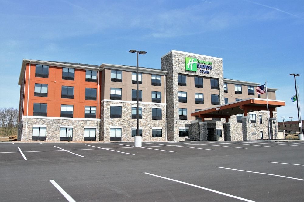 Holiday Inn Express & Suites Clarion by IHG 2 estrellas en Clarion