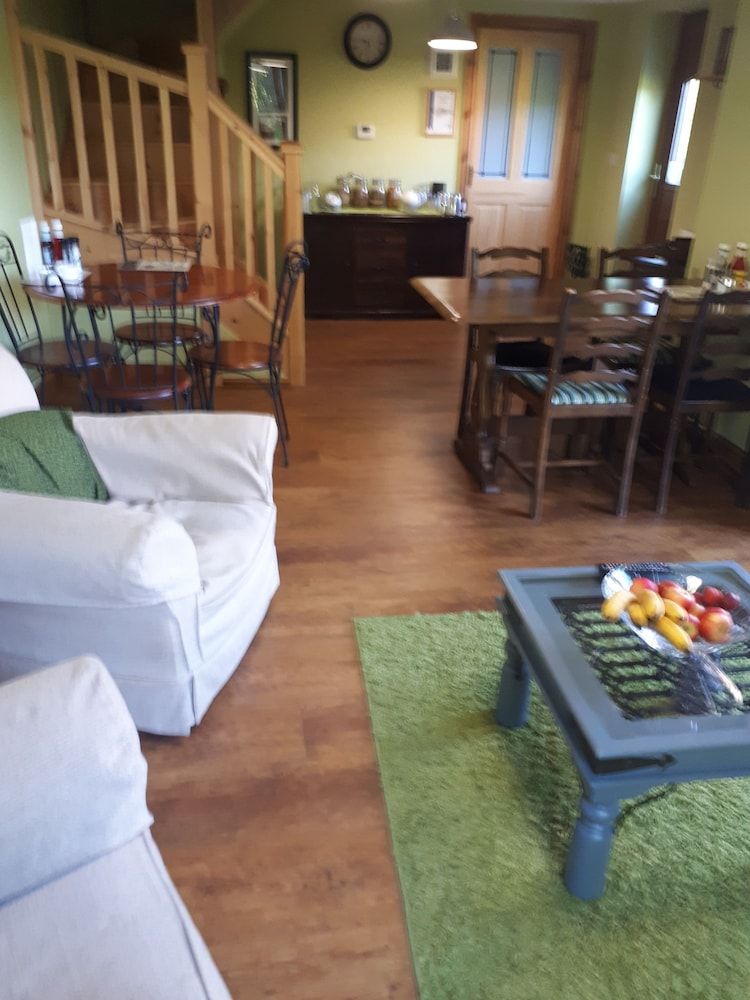 Field View B&B 3