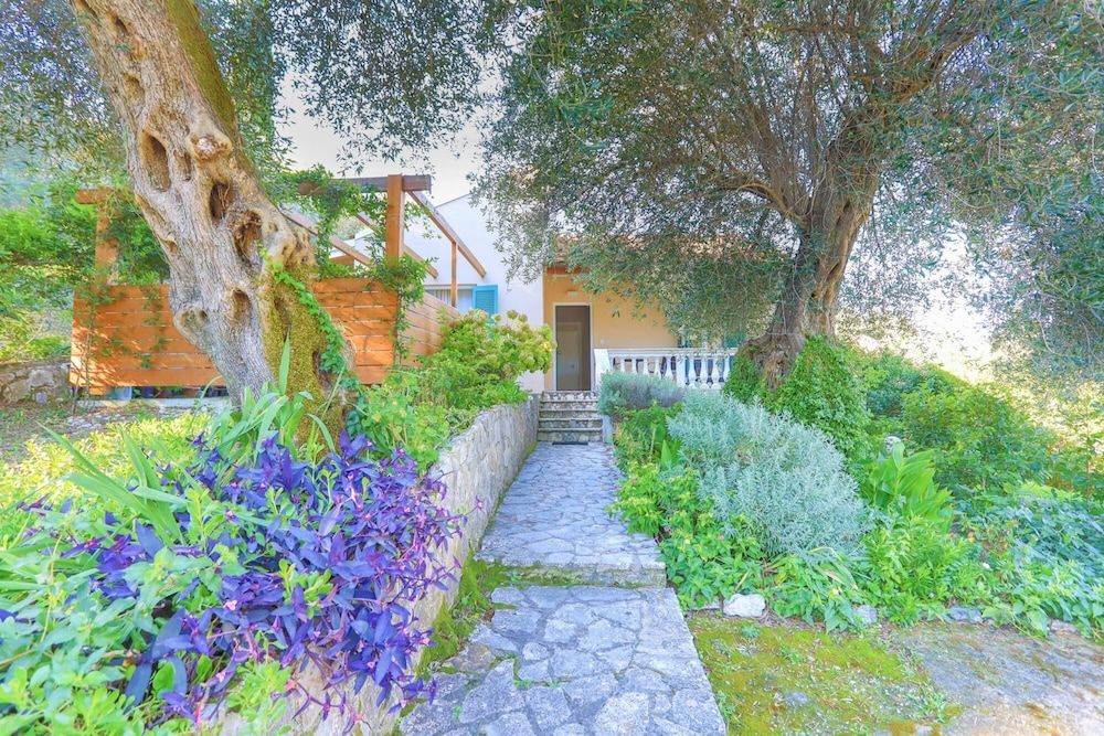 Villa Kiki in Corfu With 2 Bedrooms and 1 Bathrooms 2