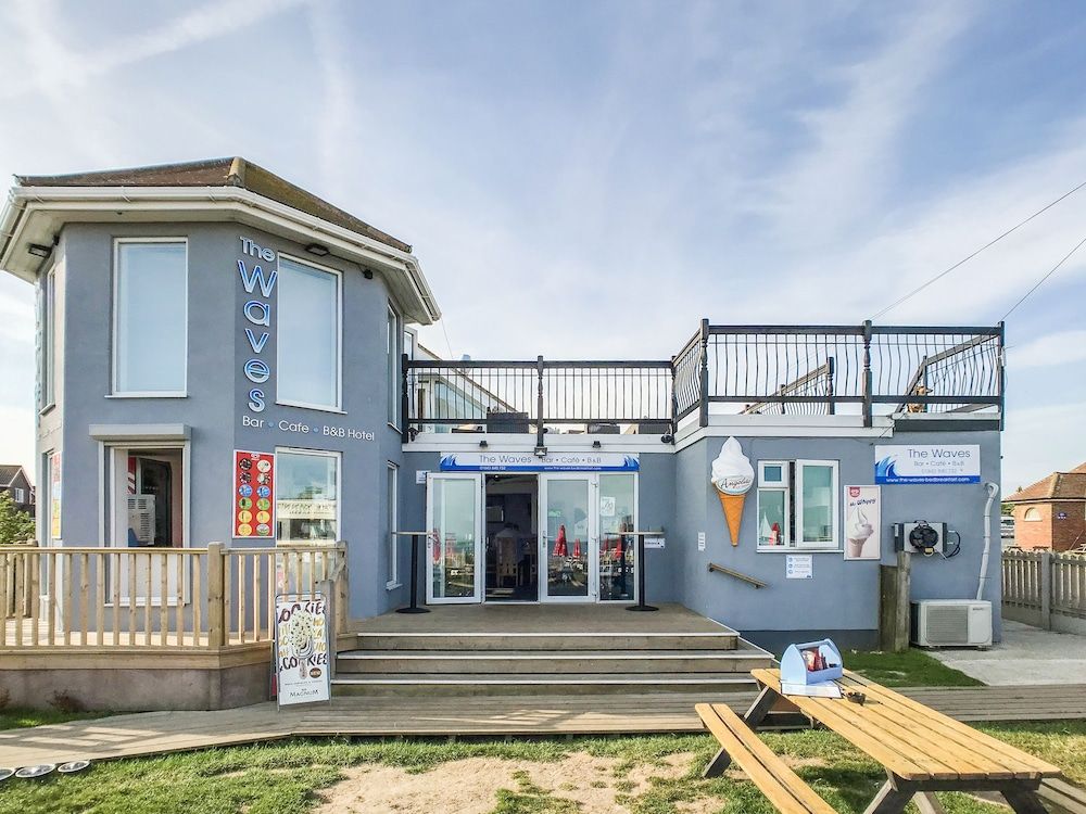 The Waves Bar Cafe B and B Hotel -1 estrellas en Birchington