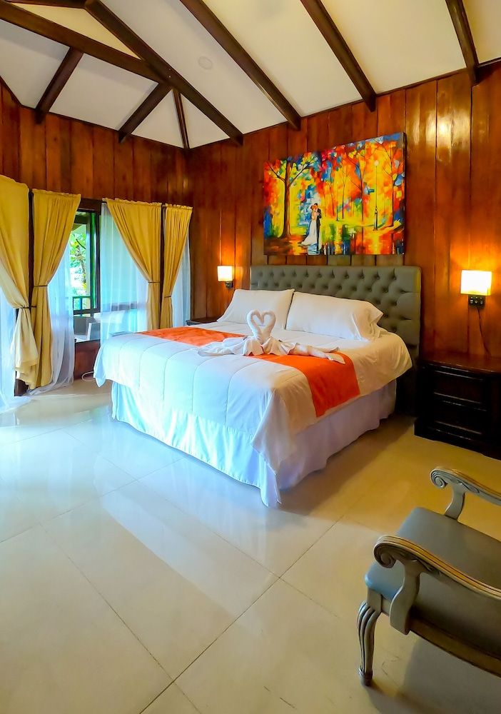 Heliconias Lodge and Rainforest 3