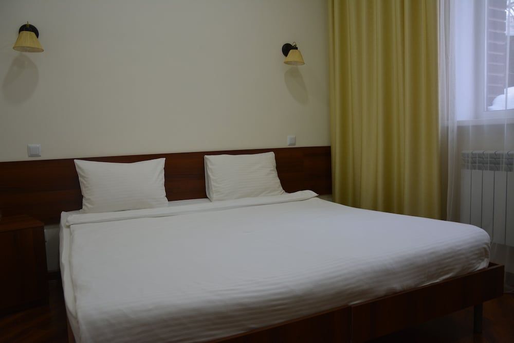 Brown Hotel 3