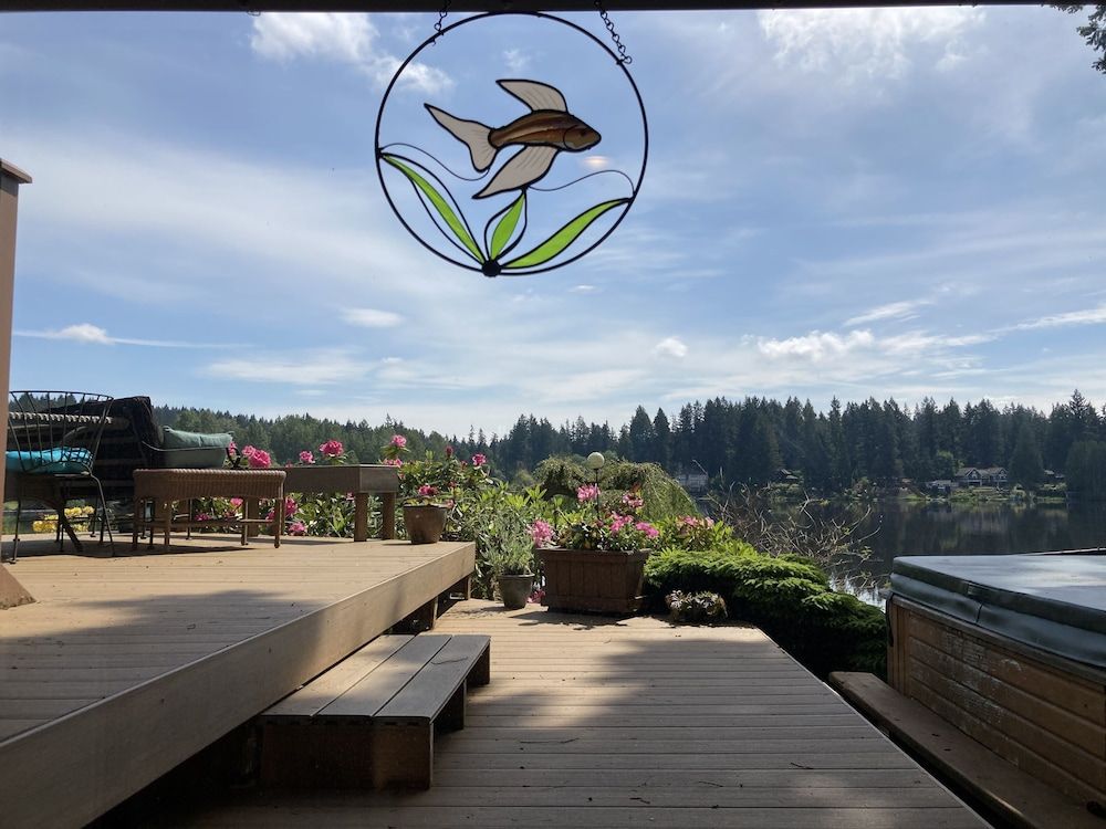 Cottage Lake Bed and Breakfast 2
