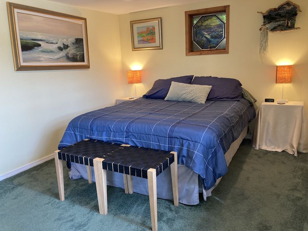 Cottage Lake Bed and Breakfast 3