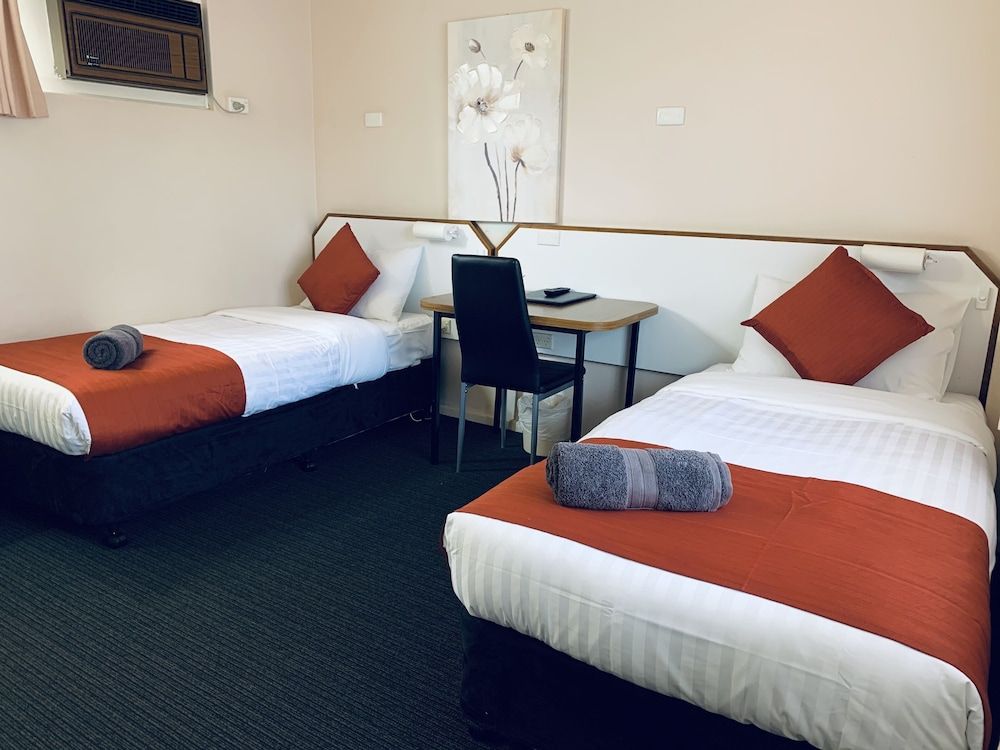 Bradman Motor Inn 3