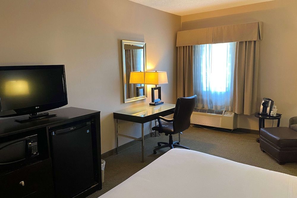 Wingate by Wyndham Ashland 3