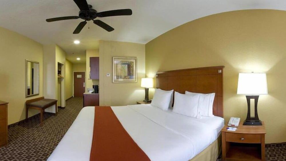 Holiday Inn Express McComb by IHG 3