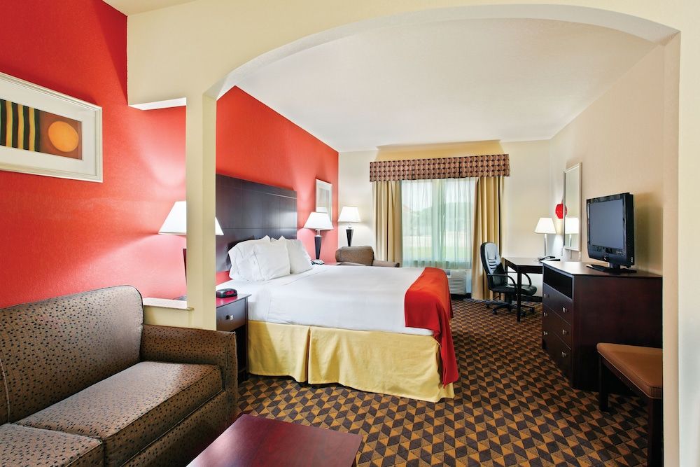 Holiday Inn Express Hotel & Suites Malvern by IHG 3