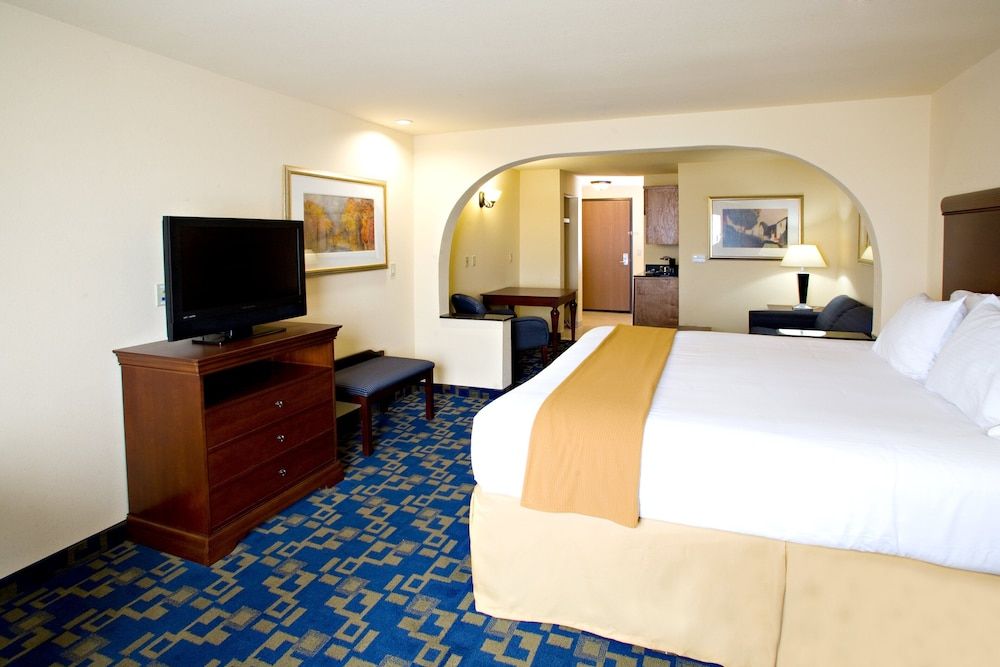 Holiday Inn Express Jourdanton - Pleasanton by IHG 3