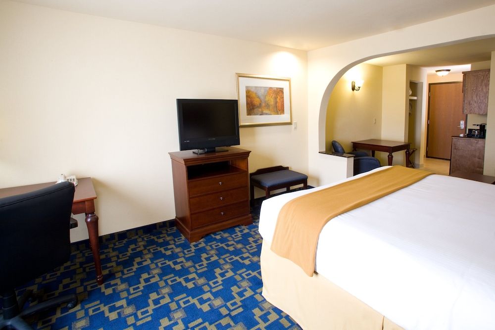 Holiday Inn Express Jourdanton - Pleasanton by IHG 2