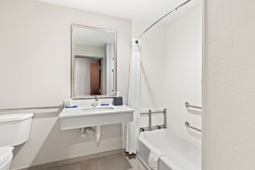 Holiday Inn Express & Suites Perry by IHG 3