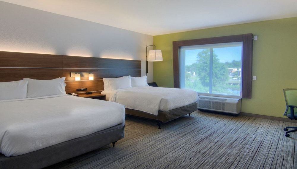 Holiday Inn Express Hotel & Suites Quincy I-10 by IHG 2