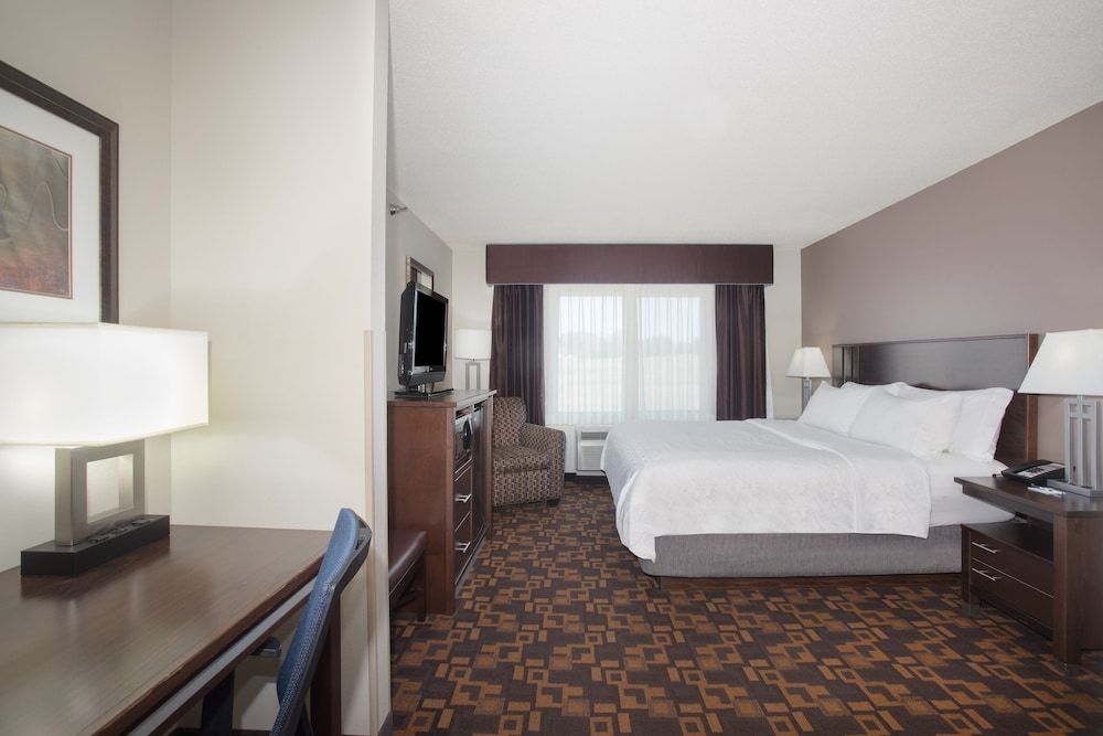 Holiday Inn Express & Suites Yankton by IHG 2