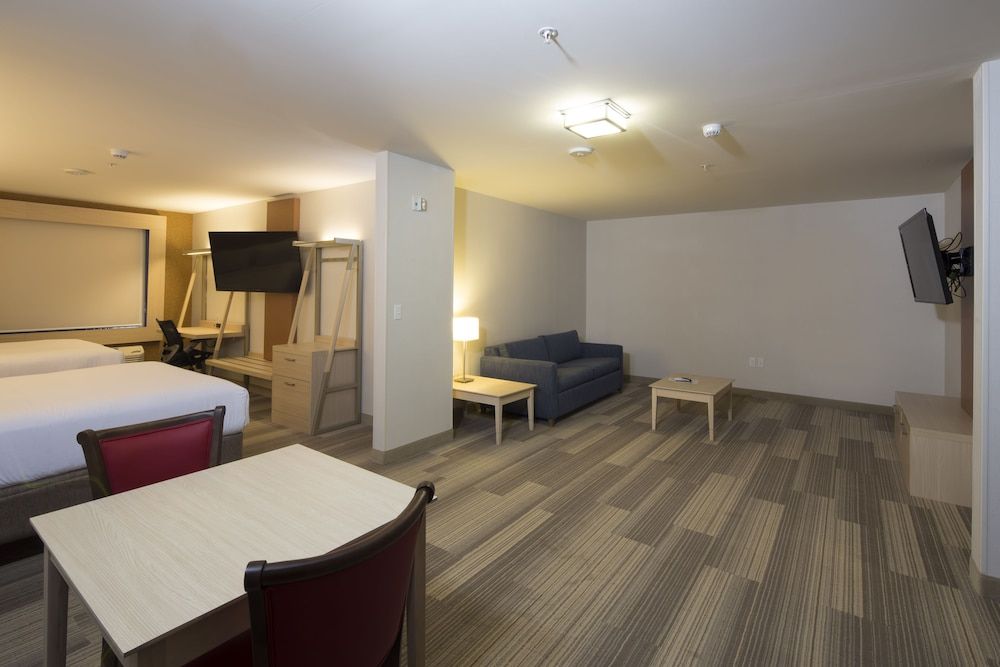 Holiday Inn Express & Suites Alpena - Downtown by IHG 2