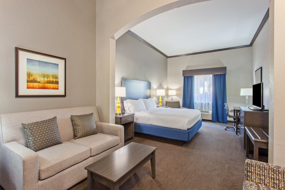 Holiday Inn Express Hotel & Suites Wharton by IHG 2