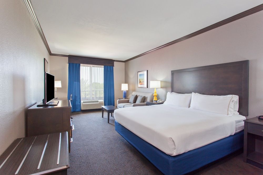 Holiday Inn Express Hotel & Suites Wharton by IHG 3