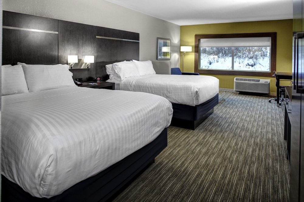 Holiday Inn Express & Suites Coldwater by IHG 3