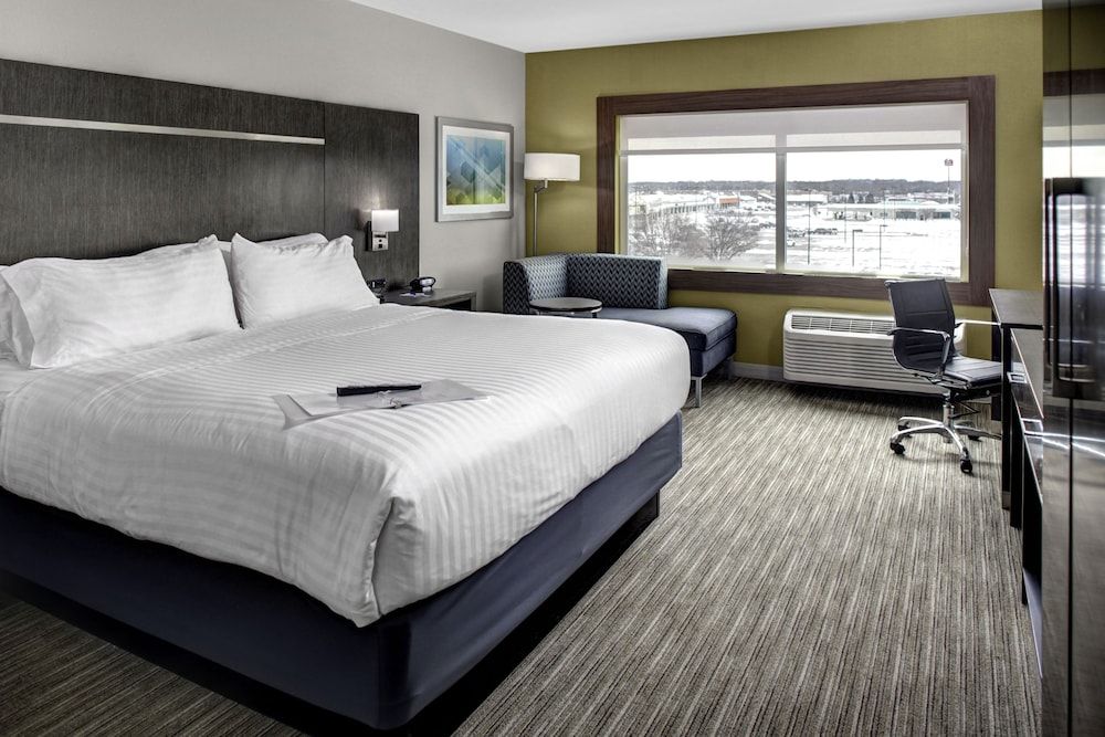 Holiday Inn Express & Suites Coldwater by IHG 2