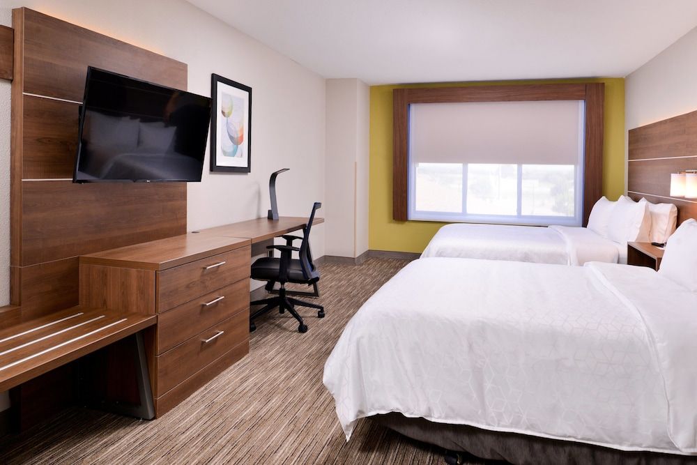 Holiday Inn Express & Suites Selma by IHG 2